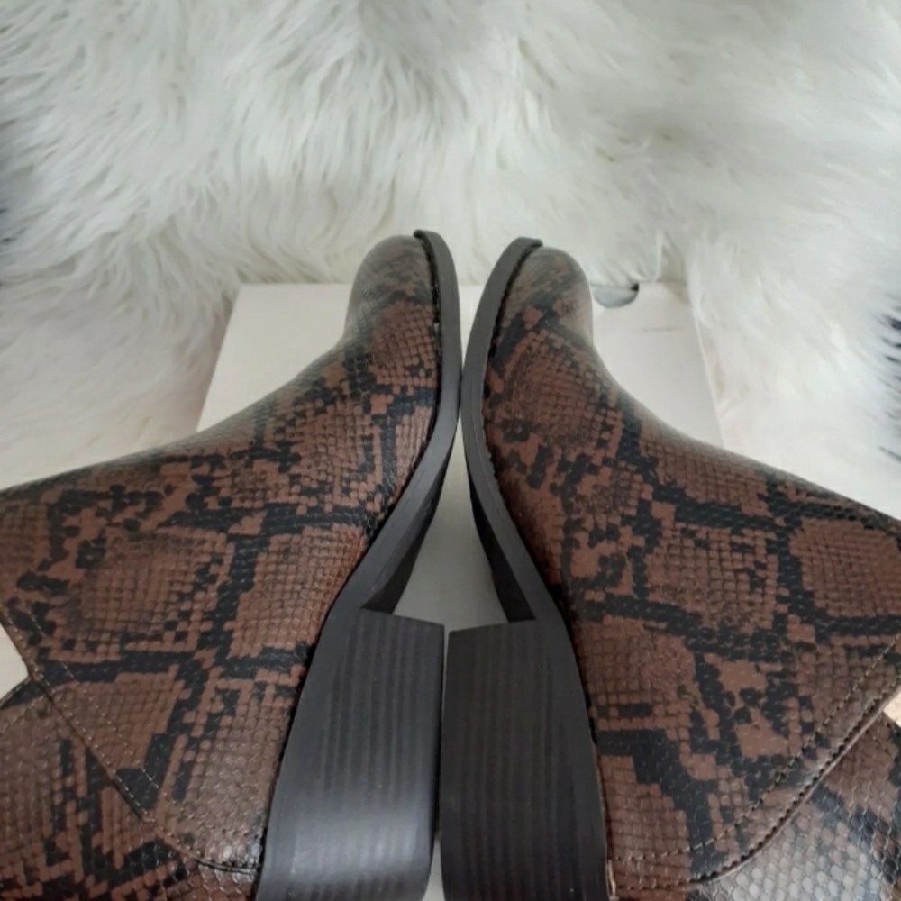 Womens So sz 9.5 brown black snake print Booties memory foam ankle boots nib - Picture 7 of 11